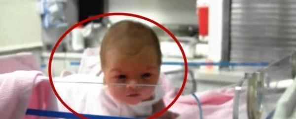 长辈|“机敏宝宝”火了,刚出生听到妈妈声音手舞足蹈,护士:头一回见