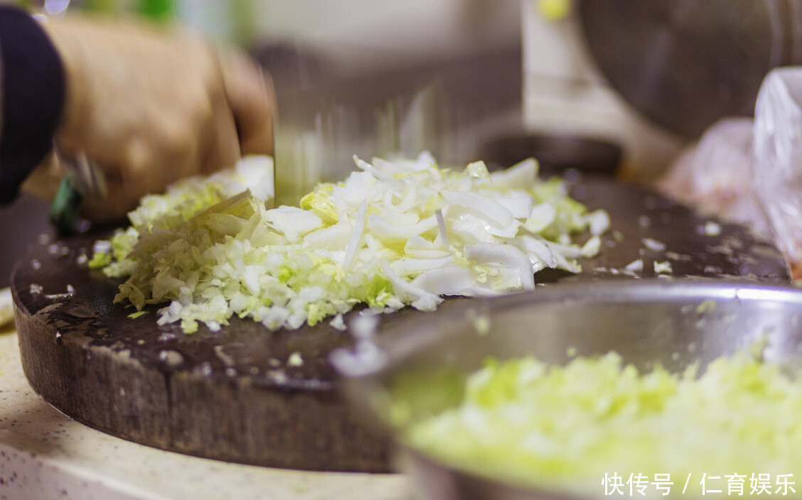 正确|拌饺子馅,加生油还是熟油?教你正确做法,别加错了,味道差很多