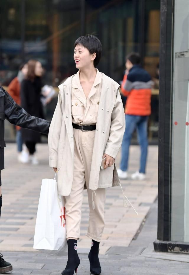 短装|短装长大衣,春天的穿衣搭配,怎样穿出自身的时尚潮流味儿