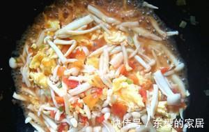 家常开胃菜谱，茄汁海鲜菇滑蛋，做法简单，美味下饭，吃不够