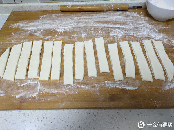 炸油条，用酵母粉就错了，教你正确配方比例，蓬松酥脆、越吃越香