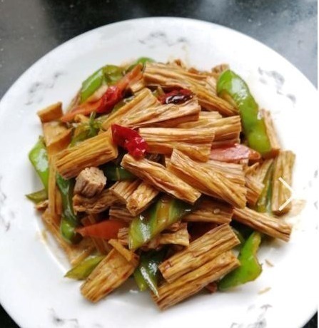 泡腐竹|泡腐竹，不要直接用清水泡大厨教你1招，1分钟泡发，筋道不易烂