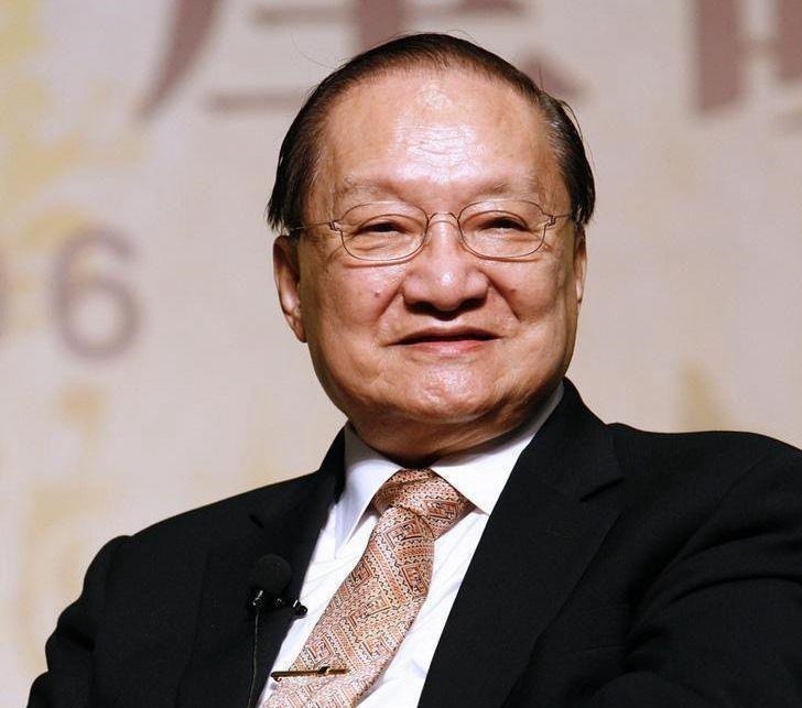 千险!金庸在小说里将她美化, 现实中她却凄惨无比, 死时还怀着身孕