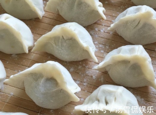 生饺子万万不可直接放冰箱!饺子店老板的独门诀窍,再也不怕粘连