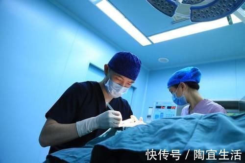 新手妈妈|产妇生完孩子刚要缝合,突然喊医生“等一下”,医生听完理由懵了