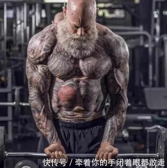 荷兰|那个年过半百,坚持健身纹身30年的荷兰“潮老头”,现在过得怎样