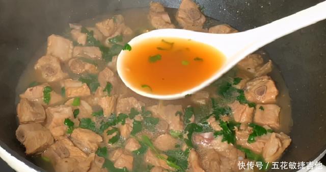 做法|炖排骨,有人先焯水,有人直接炖,都不对!大厨这才是正确做法