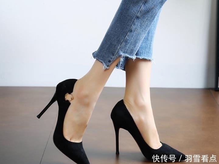 简约|简约性感的设计,尽显女人魅力的尖头细跟鞋