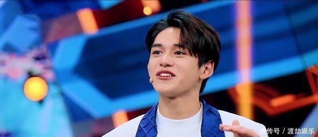 黄旭熙|《奔跑吧》暖男黄旭熙!节目外帮baby辟谣,节目中帮baby化解尴尬