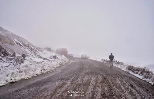 在新疆遇到暴风雪是什么样的体验？风景极美，路却很难开