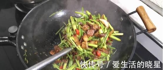 盘子|炒芹菜这样做,平日不吃芹菜的家人也要舔盘子
