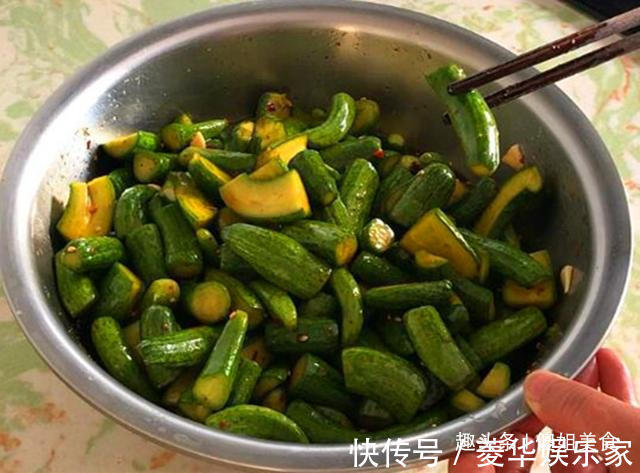 腌黄瓜时,直接加盐腌是大错特错!多加1步,黄瓜香脆又好吃
