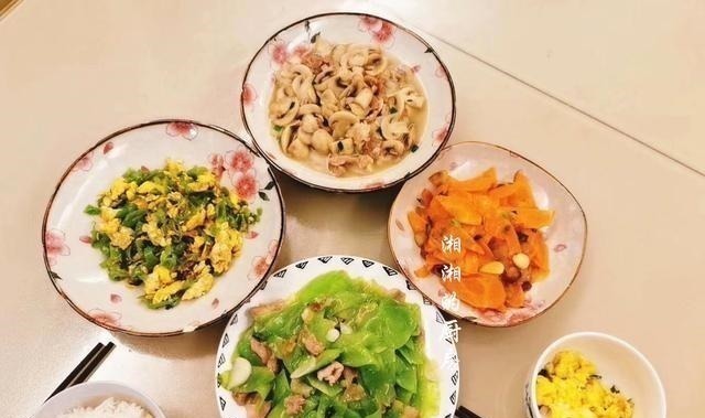 一家三口的晚餐,连第2天的便当都有了,顿顿吃光不浪费