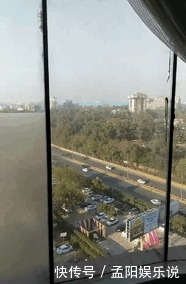 出国度假的我，居然在酒店的窗帘上发现了一些诡异的花纹