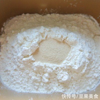 虾仁|无敌下饭的#夏日开胃餐#菠萝海鲜披萨，胃口全开