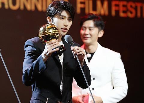 何洛洛|奔跑吧即將迎來男團成員,看清是誰后,蔡徐坤該有壓力了