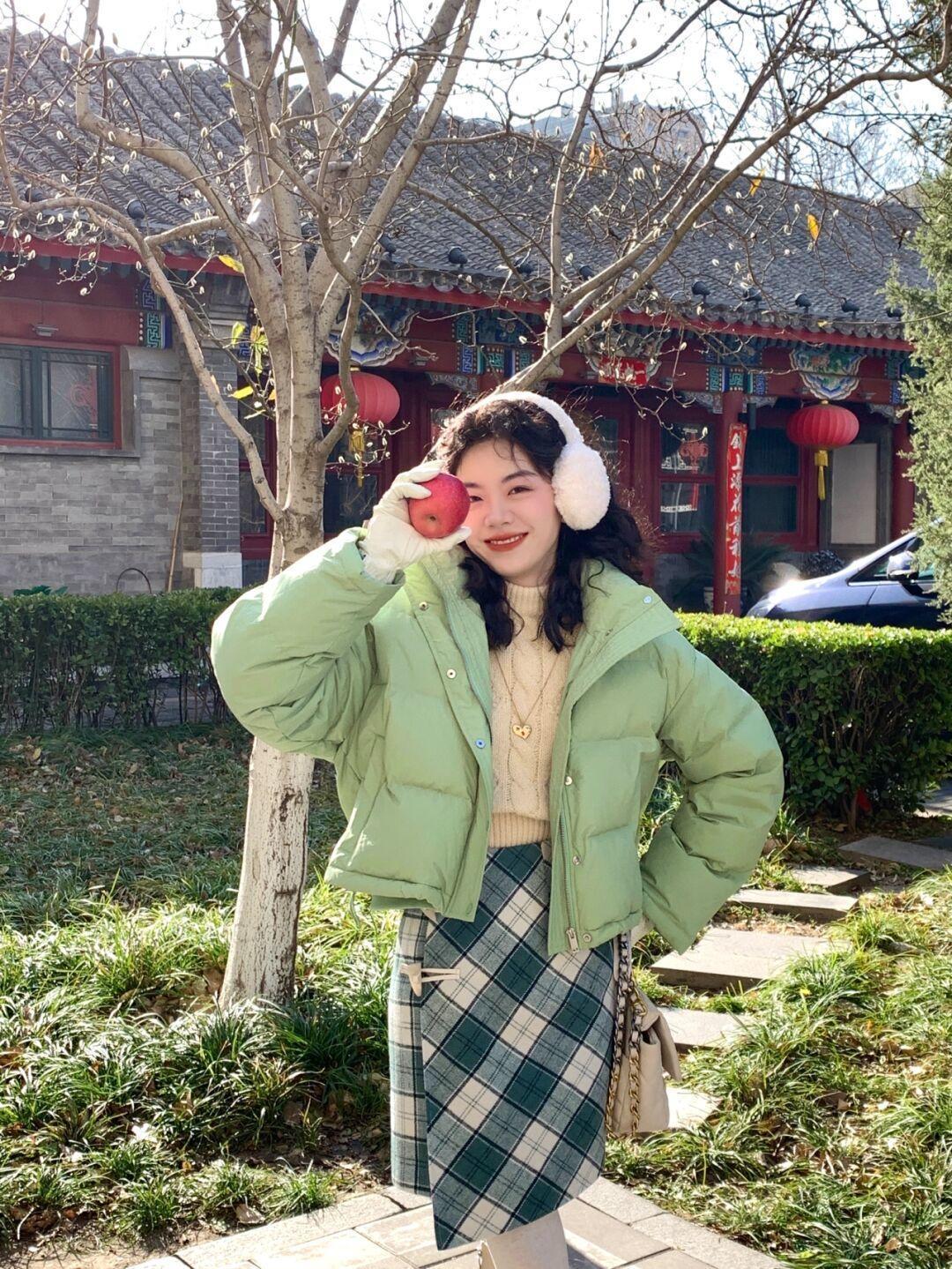 颜色|女人会穿才会更美,达人都喜欢这4款实用羽绒服,值得借鉴