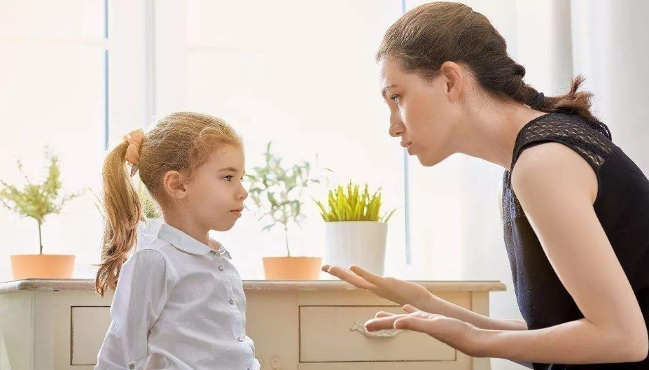 小鹿|4岁女儿被送到农村奶奶家,活捉大鹅太彪悍,小公主秒变“村霸”