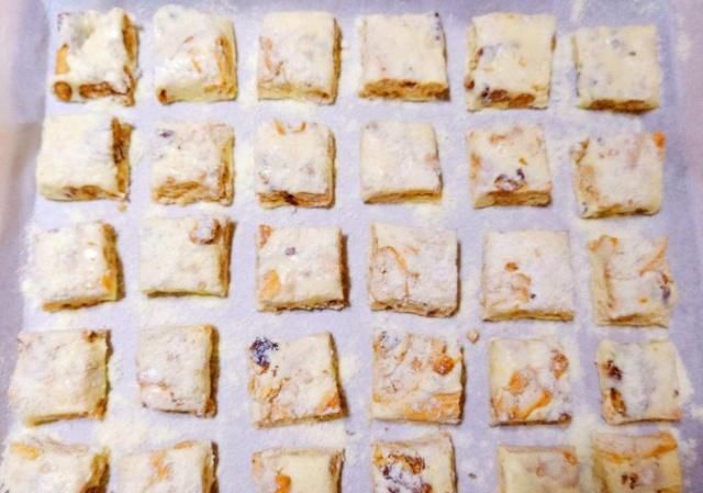 外面卖好几十块钱一斤的雪花酥，教你自己在家做，香甜酥脆超好吃