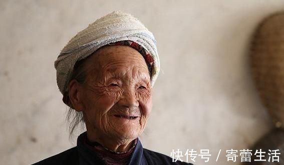 老年斑|为什么会出现老年斑?营养师:常用2种食物,更大程度躲开老年斑