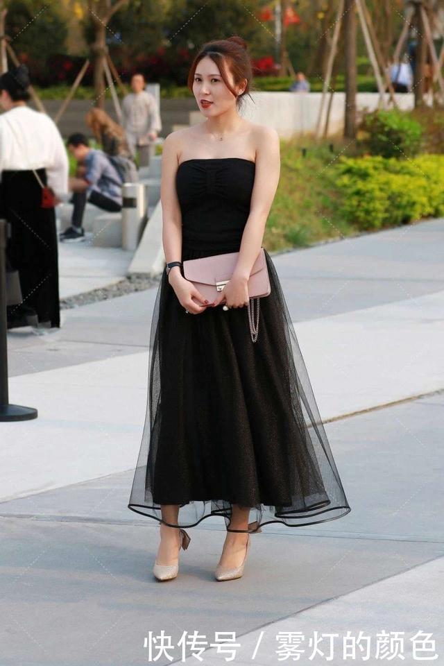 气质型美女,穿搭黑色网纱裙,仙气十足,美丽