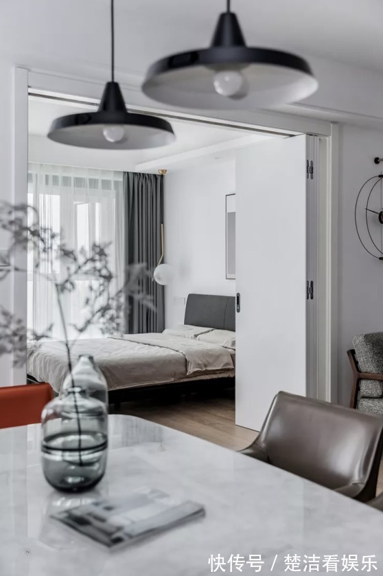 全屋|装修时房门别装单开门了，他家这么设计，让全屋瞬间放大一倍