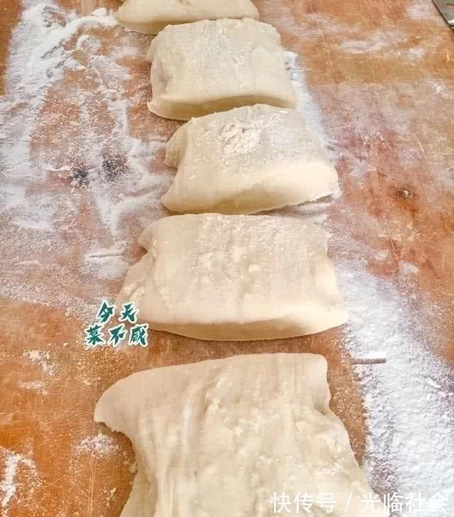 烫面|温水或凉水和面都不对,试试我烙饼的特殊方法,松软酥香,放一天都不会硬