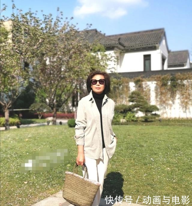 彩色 60岁的女人，建议多学学这几位博主的穿搭，真实自然还很显年轻！