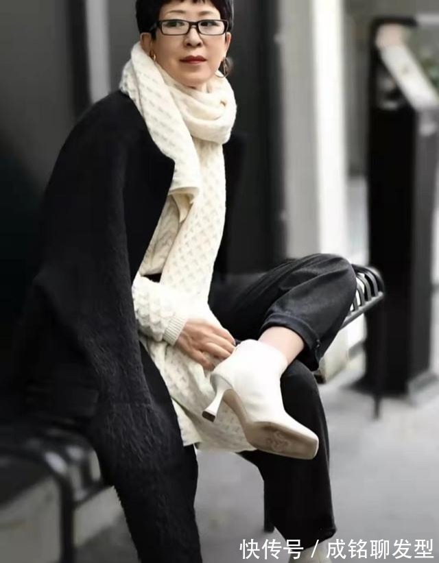 黑色 这位奶奶好会穿,时尚减龄又有品位,看不出已经年过六十的人