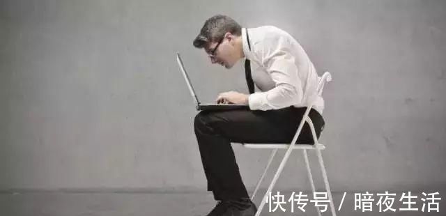 鼠标手|颈椎疼、脖子僵多半是3个原因所致教你2招,和颈椎病说拜拜