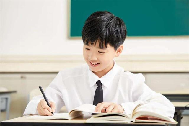 出息|养儿子的家庭,牢记“两不管和三不惯”,儿子将来会更有出息!