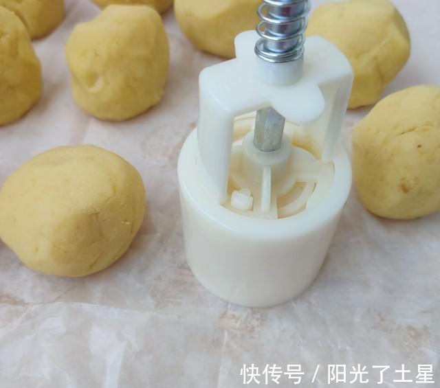 口感|绿豆糕，夏日解暑必备佳品，口感香甜软绵，香而不腻！