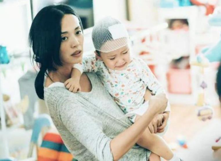 张校长|95后全职妈妈占比超过八成，家长含泪哭诉：供你读博并不是当保姆