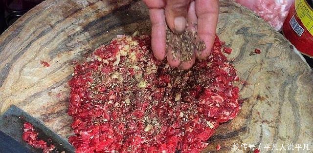 过年包饺子这肉别错过,低脂高蛋白,这样调馅,鲜香多汁,真好吃