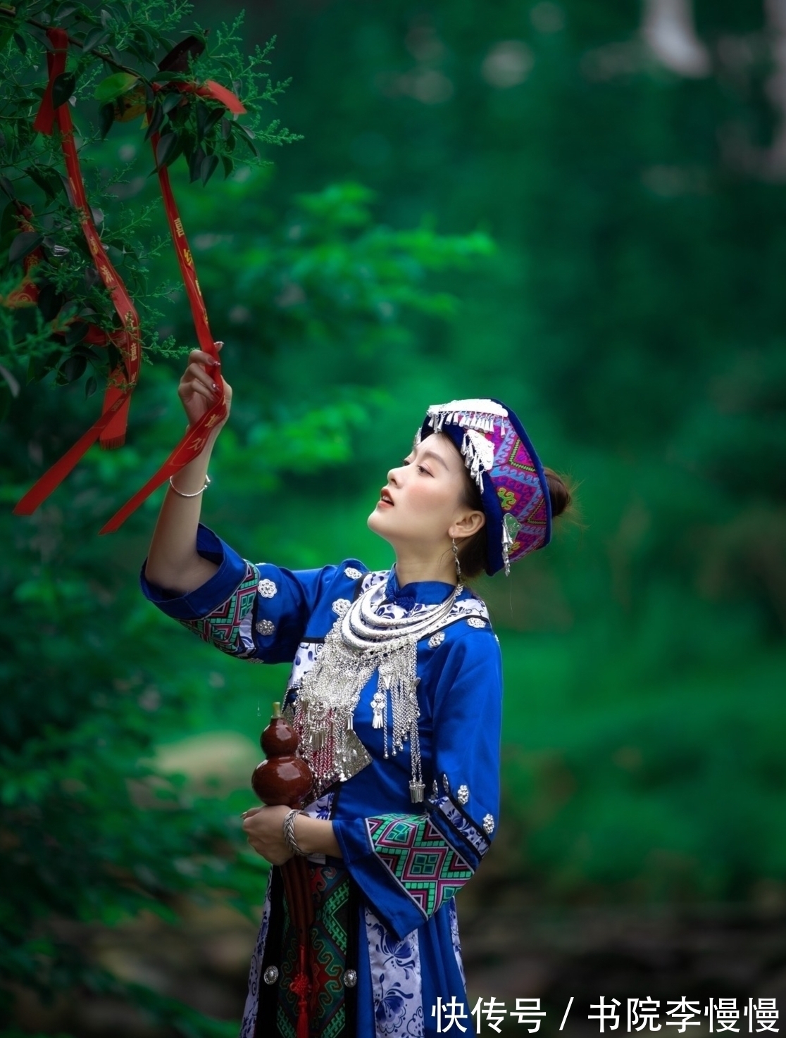 空中舞#诗·十首丨谁似西湖不染色,我心桑梓慕炊烟