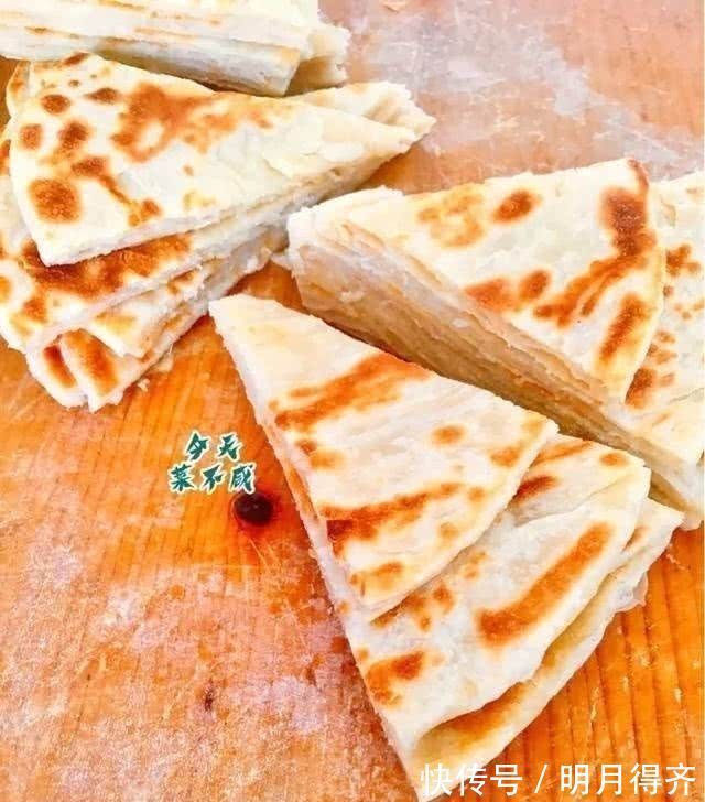 温水或凉水和面都不对,试试我烙饼的特殊方法,松软酥香,放一天都不会硬