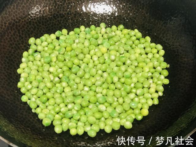 豌豆|天热少吃肉多吃豆,遇到碱性豆子多买点,营养丰富,夏天吃很合适