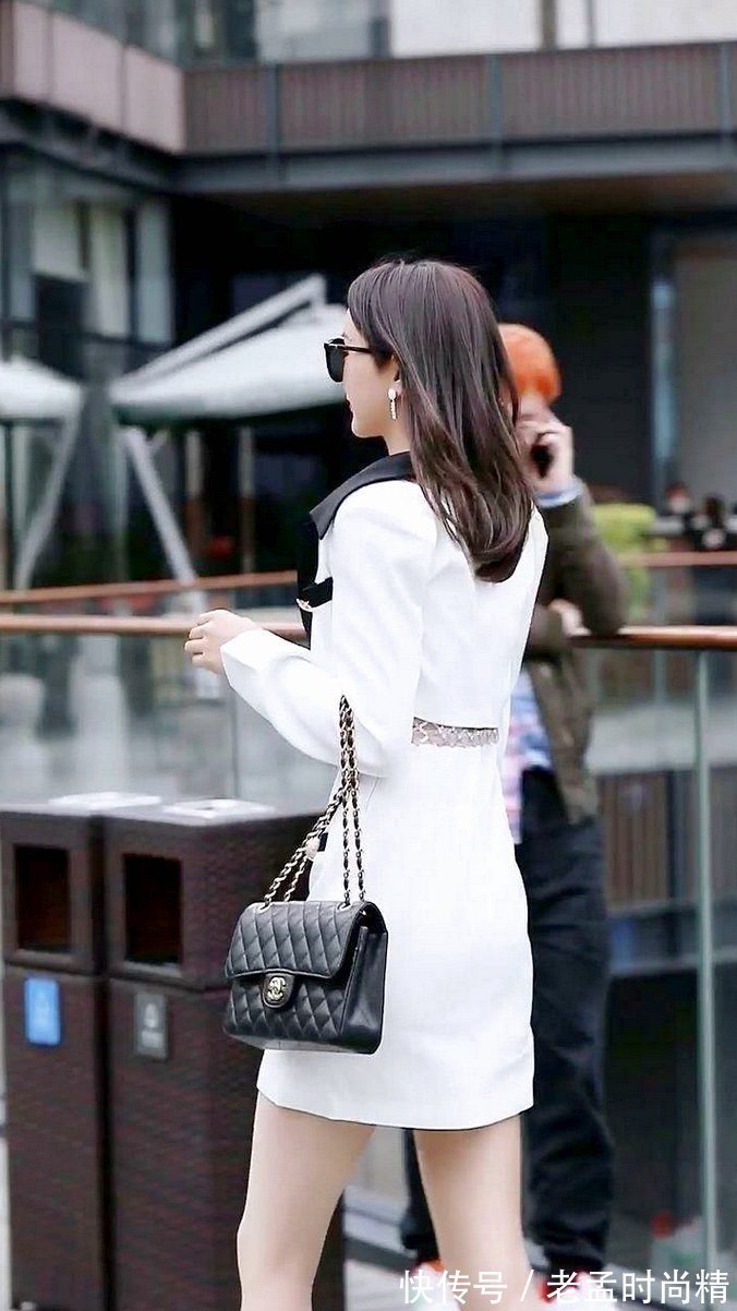 裙装|黑白职业裙装, 搭配一双亮闪闪的高跟鞋, 彰显与众不同的气