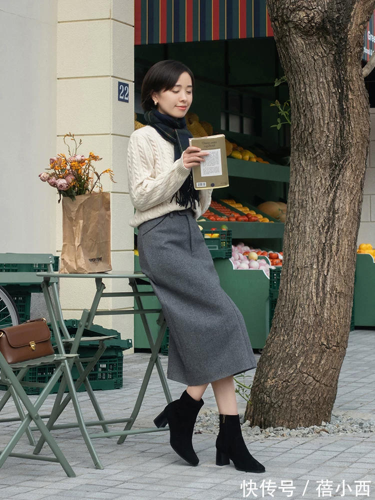 毛衣 40岁左右的女人,一定要有一双“短靴”,穿出毫不费力的高级感