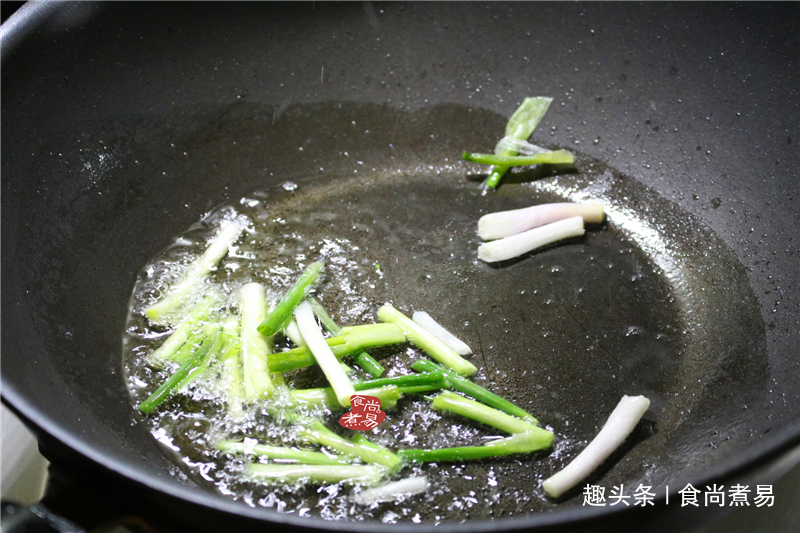 首次做这款花卷,新手也能快速学会,表面蓬松柔软,底部香酥脆口