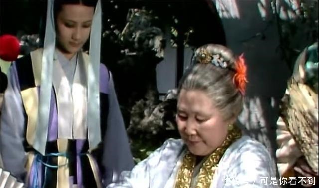 大家族|红楼梦作为一家之长,为何贾母喜欢将自己吃剩的东西给别人吃!