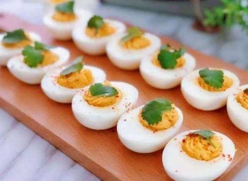 鸡蛋|每天吃一个鸡蛋的人,与不吃鸡蛋的人有何不同?医生给出合理解答