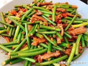 美味|家常牛肉菜谱,蒜苔炒牛肉,简单美味营养,适合夏天