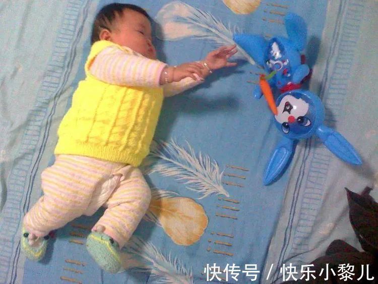 家长|宝宝出生18天学会翻身,奶奶乐得与亲友炫耀,却被儿子送回老家