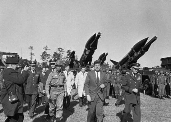 二战后|美国比苏联明显要强不少，为什么却一直处于冷战，不敢发生战争？