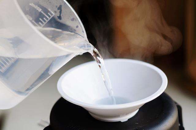 睡眠时间|人过五十想要长寿最先靠自己,少做3件事喝两种水,增寿命还健康