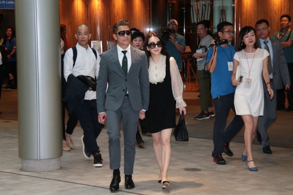 雪纺衫|方媛不愧是“天王嫂”,穿雪纺衫配黑色连衣裙甜美温柔,娇俏可爱