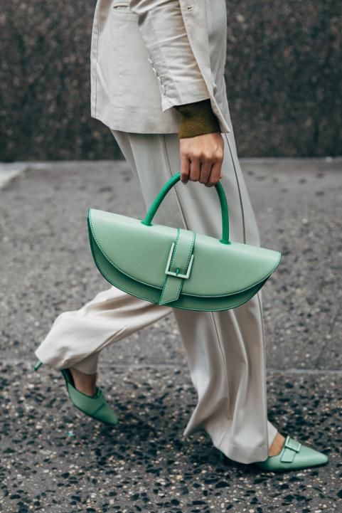 时尚|2021年的流行色来了,这几种高级的颜色,时尚显白还吸睛