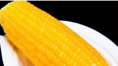 女性不想老得快，满脸长皱纹，3种食物当零食，