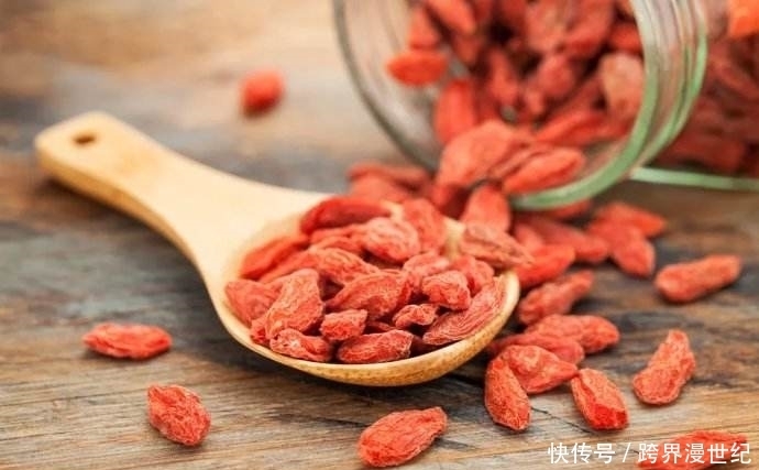 早好|每晚睡前嚼5粒枸杞,坚持半月,3大好处“会找上你”,早吃早好